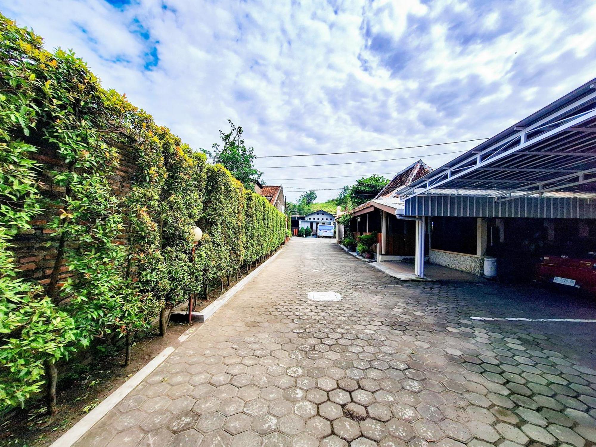 Hotel Family Syariah 1 Parangtritis Redpartner Exterior foto